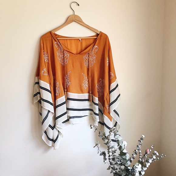 Anthropologie Tops - Anthro. Floreat Poncho sz L ✨